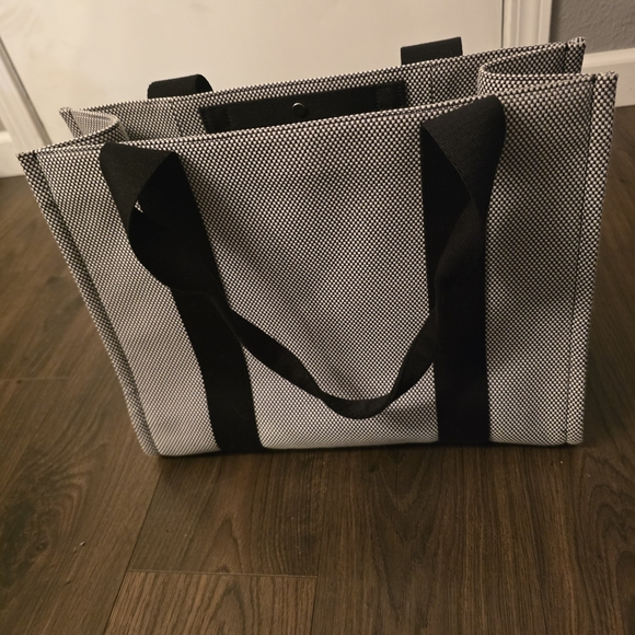 NWOT Lululemon Athletica Black and White 10L Tote Bag - Picture 3 of 4